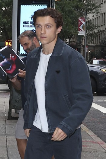 Том Холланд