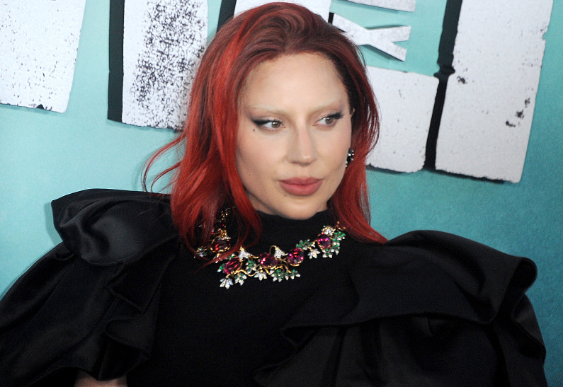 В лондонском музее выставлено рукописное письмо Леди Гаги, адресованное Дэвиду Боуи