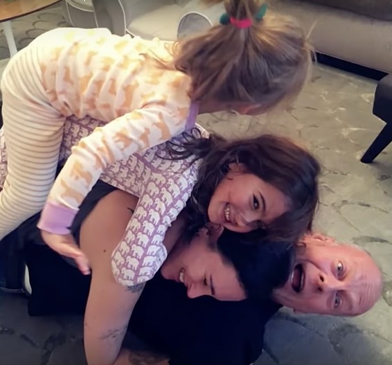 Брюс Уиллис,&nbsp;Эмма Хеминг и их дочери