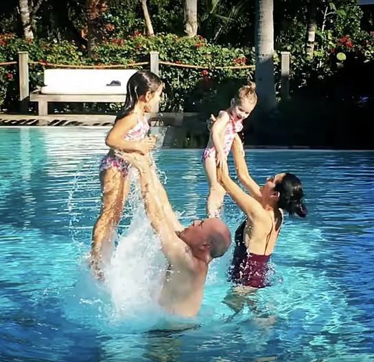 Брюс Уиллис,&nbsp;Эмма Хеминг и их дочери