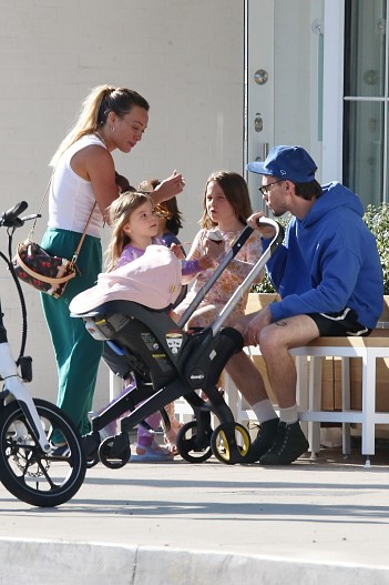 Хилари Дафф с мужем и детьми