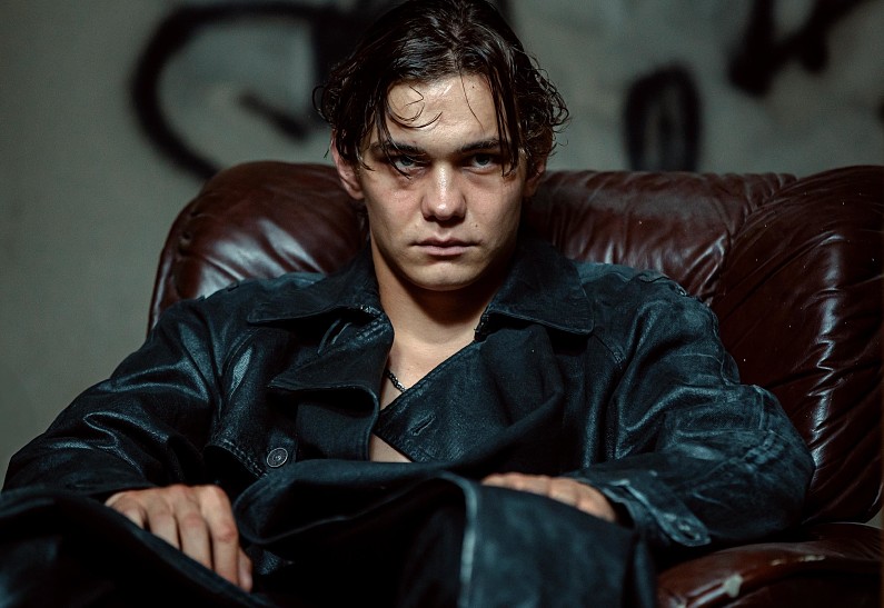 «Дуэли на мотоциклах, езда на гробах, трюки и стрельба»: завершились съемки второго сезона «Детей перемен»