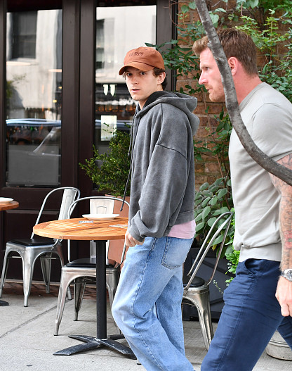 Том Холланд