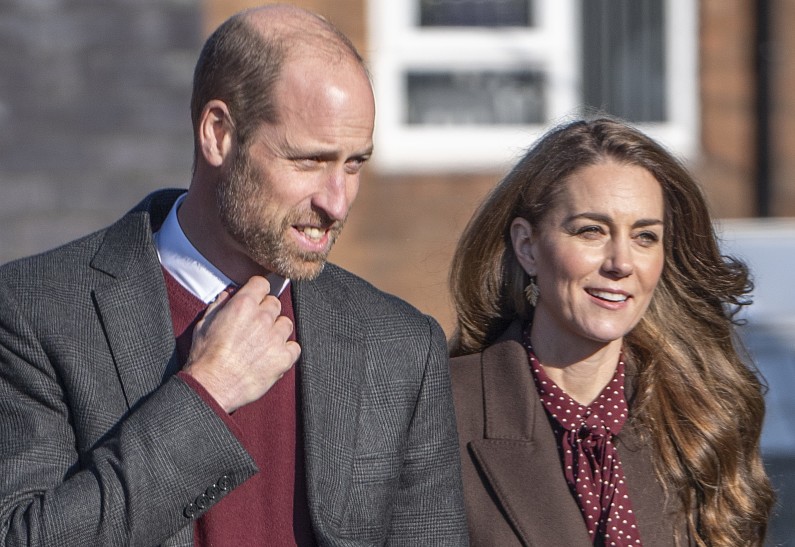 Кейт Миддлтон и принц Уильям посетили школу в Саутпорте, где произошла страшная трагедия