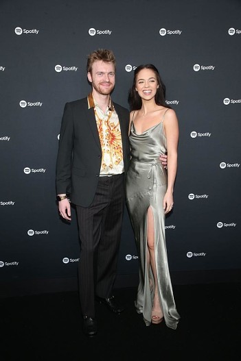 Финнеас О’Коннелл и Клаудия Сулевски