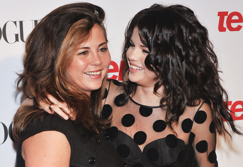 Мать Селены Гомес разочарована поступком дочери на ее свадьбе с Бенни Бланко