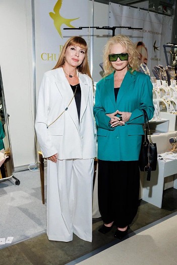 Саима Шамхалова, Лариса Долина