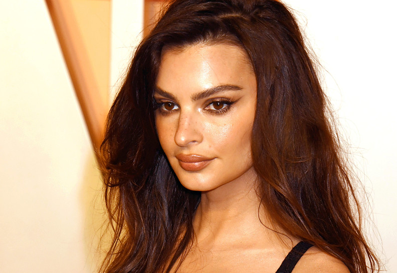 Эмили Ратаковски и Остина Батлера заподозрили в романе