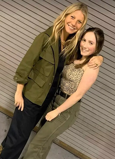 Гвинет Пэлтроу с падчерицей