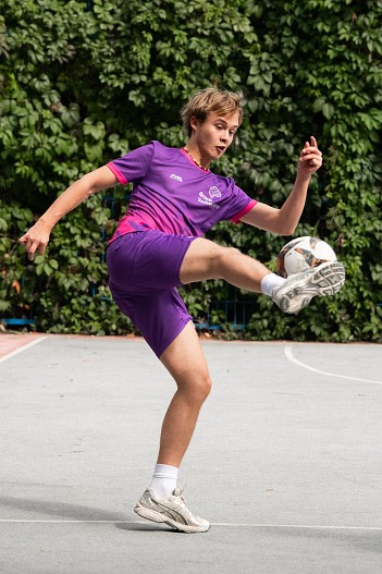 Леон Кемстач