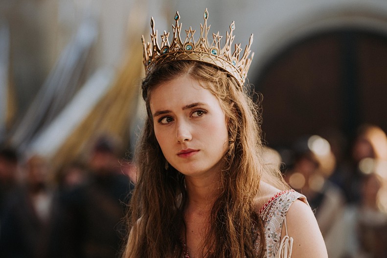 Алёна Долголенко (Людмила)