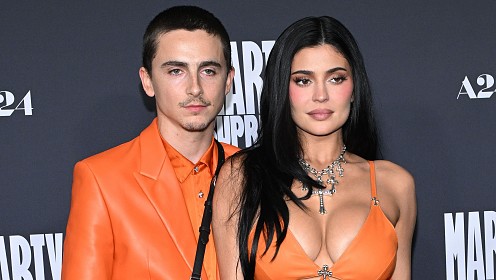 Кайли Дженнер и Тимоти Шаламе страстно поцеловались на «Золотом глобусе-2026»