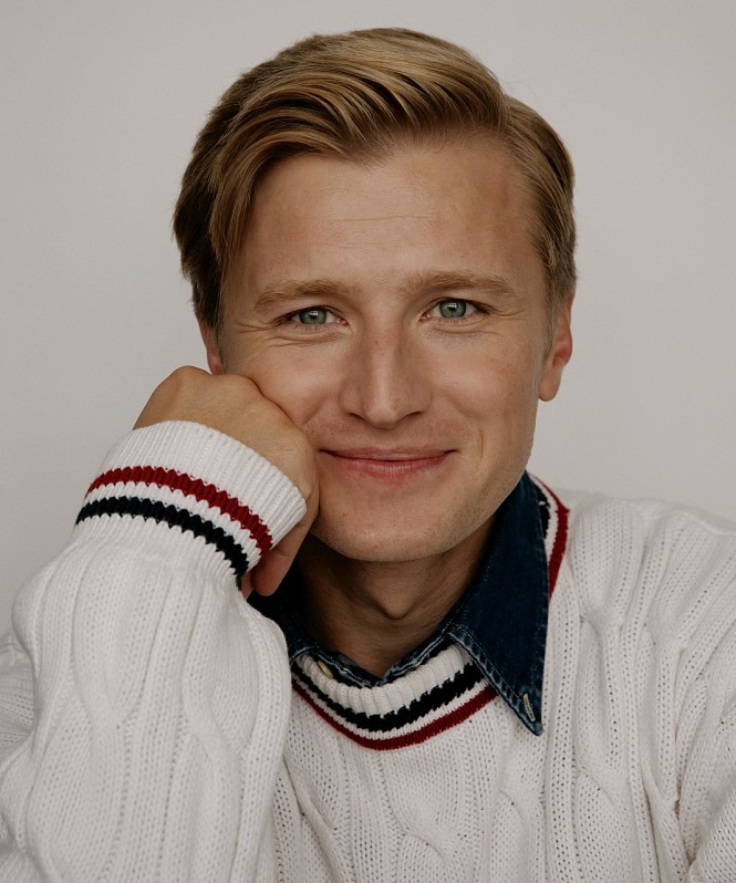 Вячеслав Чепурченко о съемках в сериале «Интересное положение», смехе сквозь слезы, проекте мечты, семье и светской жизни