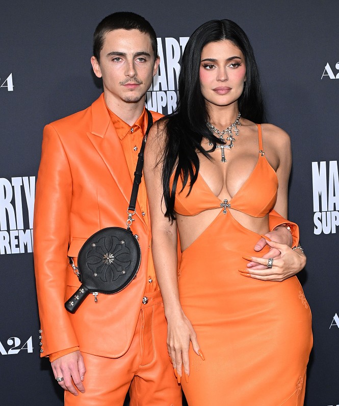 Кайли Дженнер и Тимоти Шаламе страстно поцеловались на «Золотом глобусе-2026»