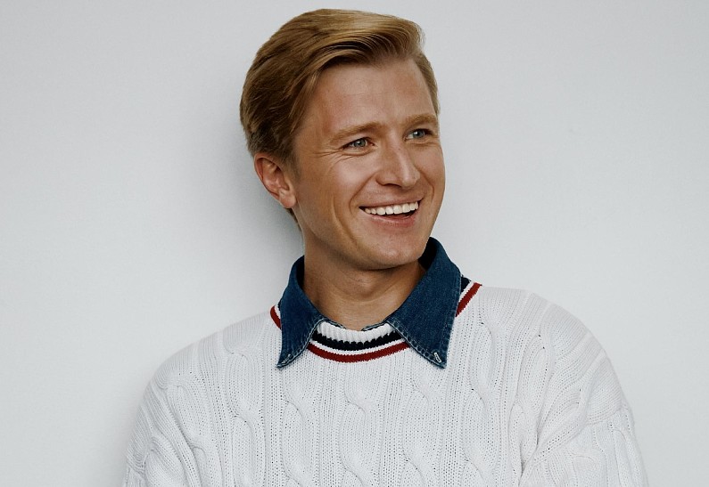 Вячеслав Чепурченко о съемках в сериале «Интересное положение», смехе сквозь слезы, проекте мечты, семье и светской жизни