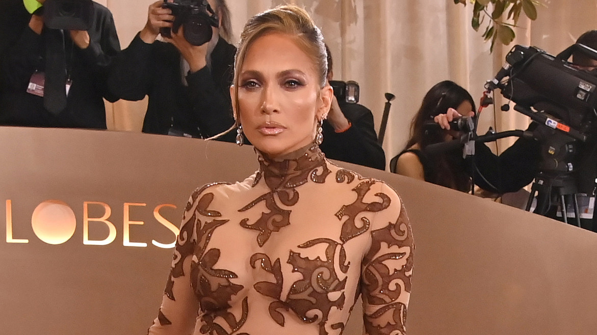 Наряд Дженнифер Лопес стал худшим на «Золотом глобусе-2026»