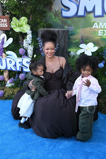 Рианна с сыновьями