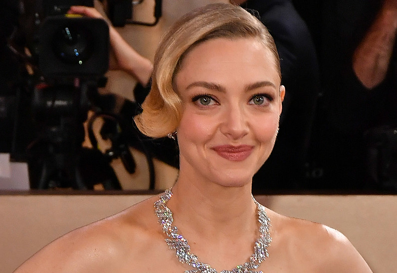 Вирусная реакция Аманды Сейфрид на «Золотом глобусе» может стоить ей «отмены» в Голливуде