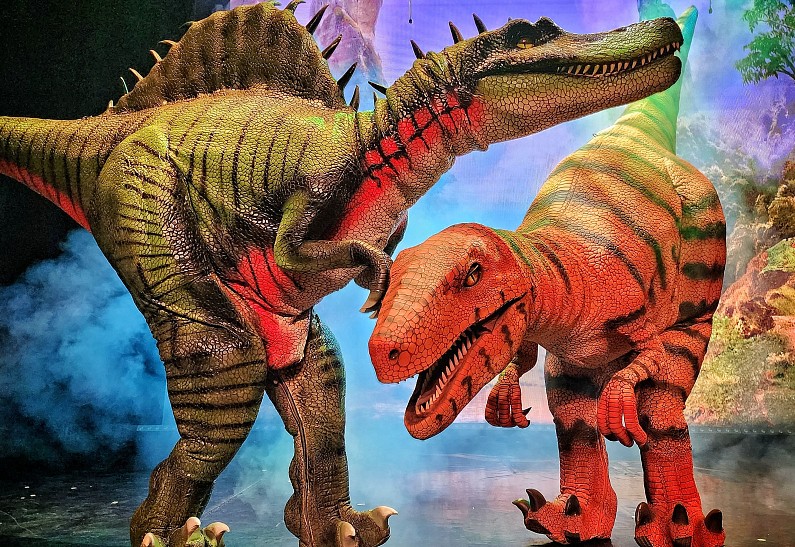 Московский театр иллюзии представит шоу «Сафари с динозаврами»