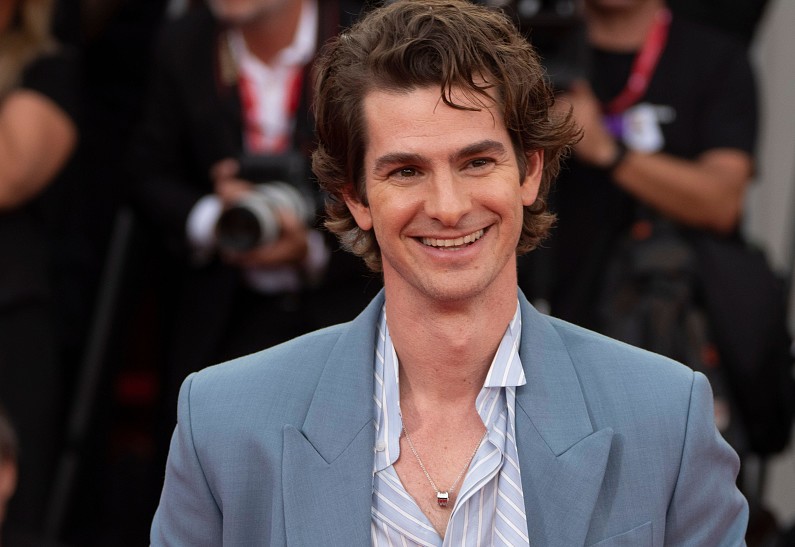 Не узнать: Эндрю Гарфилд сменил имидж