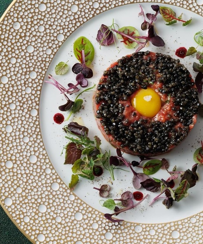 Butler: Джузеппе Дави представляет специальное предложение с черной икрой