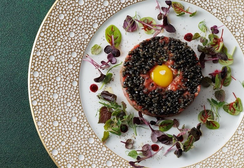 Butler: Джузеппе Дави представляет специальное предложение с черной икрой