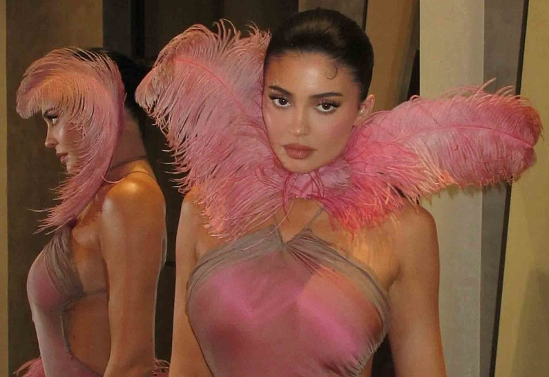 Кайли Дженнер повторила культовый образ Бритни Спирс