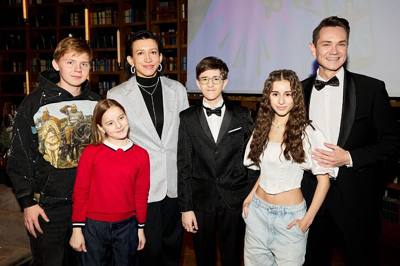 Александр Новиков, Елена Борщёва, Полина Айнутдинова, Гриша Грищук, Карина Каграманян, Антон Зорькин