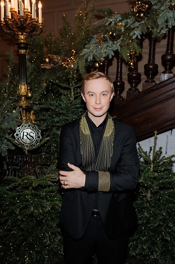 Ведущий церемонии Игорь Скрипко