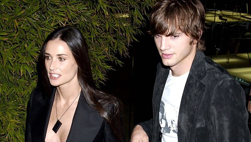 Эштон Кутчер обратился к Деми Мур спустя 15 лет после их расставания