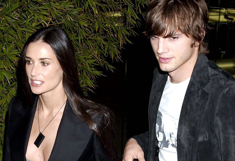 Эштон Кутчер обратился к Деми Мур спустя 15 лет после их расставания
