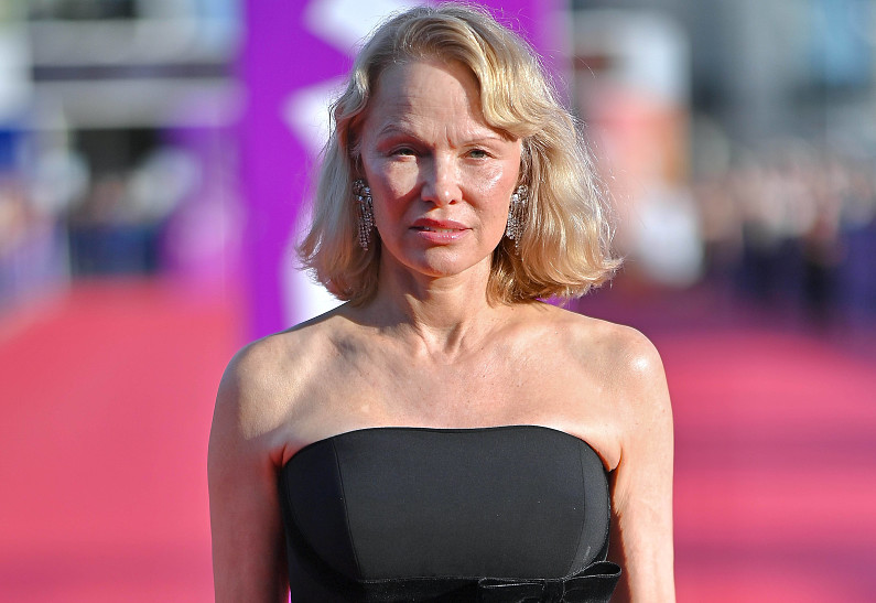 Памела Андерсон рассказала, почему покинула «Золотой глобус-2026»