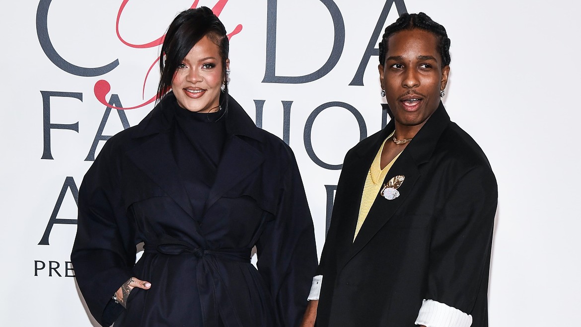 Рианна в шелковом платье Saint Laurent поддержала A$AP Rocky на презентации его нового альбома