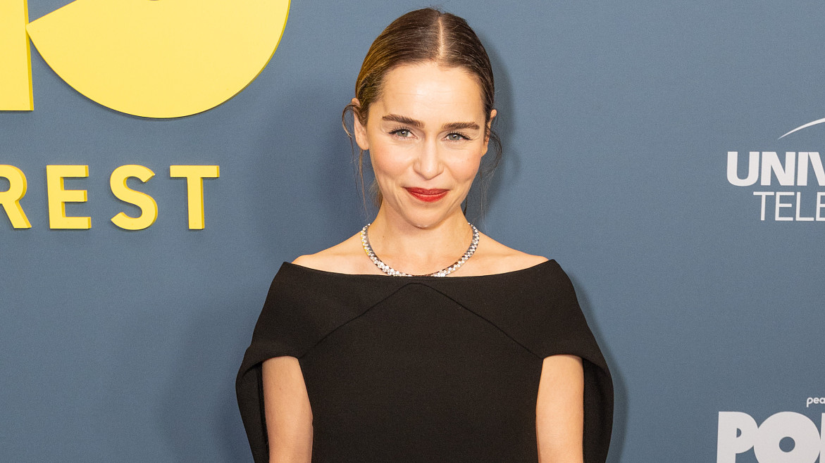 Эмилия Кларк получила серьезную травму во время съемки пикантной сцены