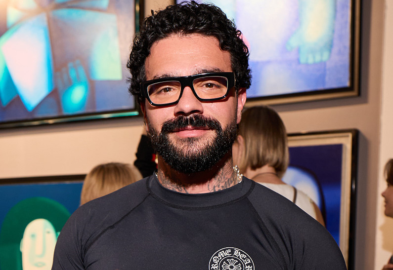 Семейная идиллия: мама Тимати поделилась трогательным снимком рэпера с младшей дочерью