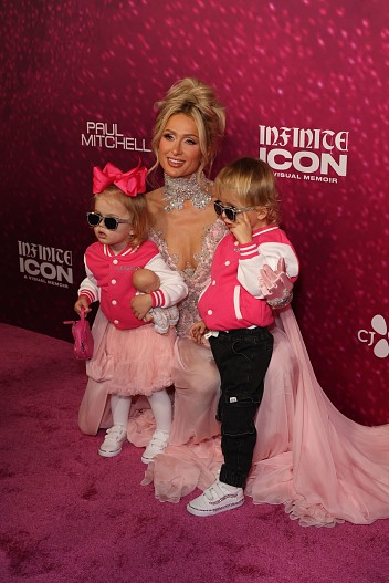 Пэрис Хилтон с детьми