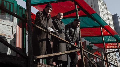 От пораженного аномалией города до тоннеля на границе: 7 сериалов с необычным сеттингом