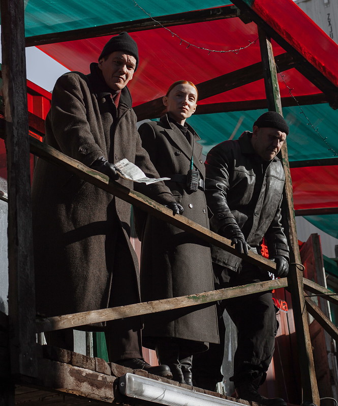 От пораженного аномалией города до тоннеля на границе: 7 сериалов с необычным сеттингом