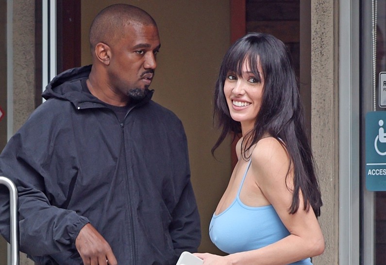 Располневший Канье Уэст появился на публике с эпатирующей Бьянкой Цензори