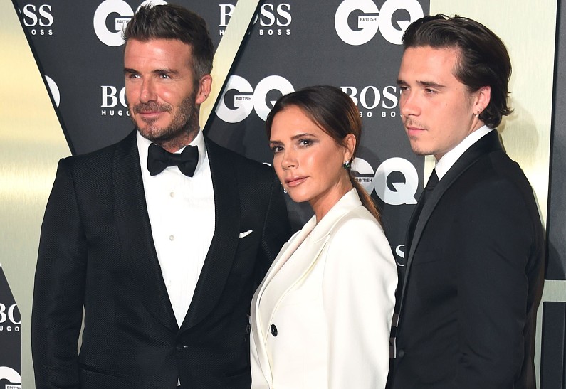 «Пути назад нет, пока он с Николой»: Виктория и Дэвид Бекхэм выдвинули жесткое условие сыну Бруклину