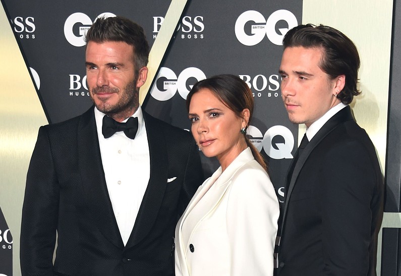 «Пути назад нет, пока он с Николой»: Виктория и Дэвид Бекхэм выдвинули жесткое условие сыну Бруклину