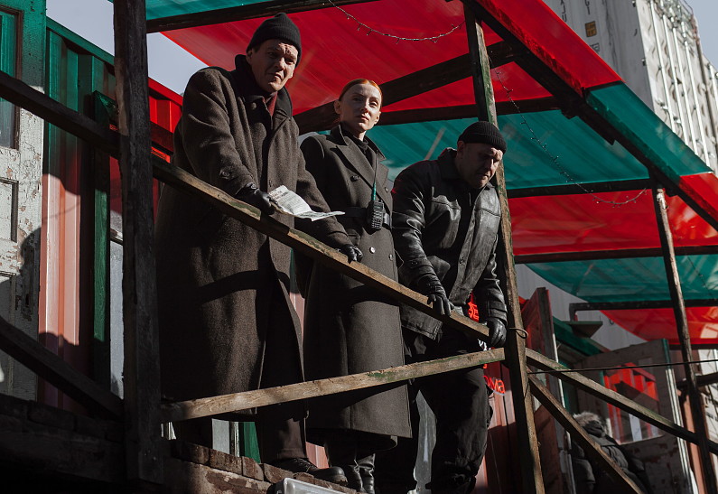 От пораженного аномалией города до тоннеля на границе: 7 сериалов с необычным сеттингом