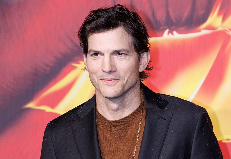 Конец грязным слухам: Эштон Кутчер навсегда развеял миф о том, что он не моется