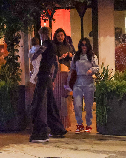 Меган Фокс и&nbsp;Machine Gun Kelly с дочкой