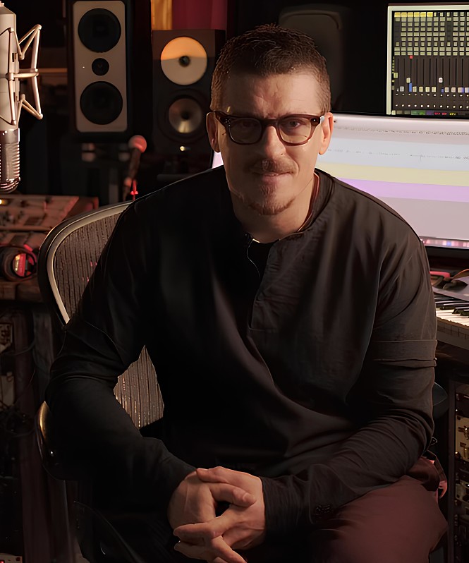 Антон Беляев стал ведущим нового совместного проекта «Правил жизни» и VK Музыки