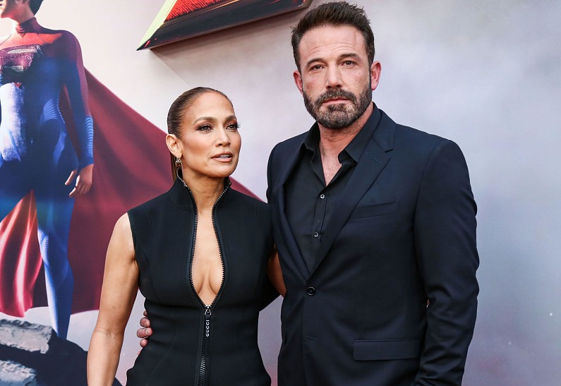 Дженнифер Лопес и Бен Аффлек сняли с продажи супружеский особняк