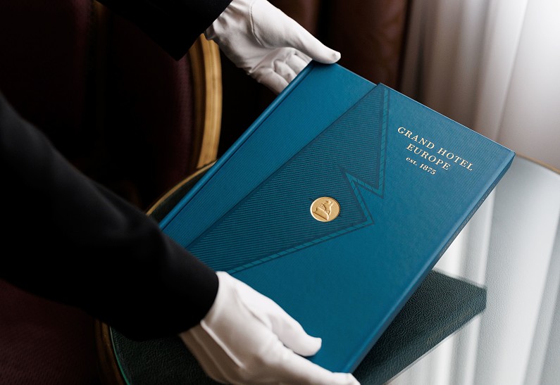 Исторический момент: книга к юбилею Гранд Отеля Европа
