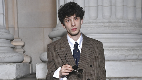 Марк Эйдельштейн замечен в компании 33-летней художницы, которая старше него на 10 лет