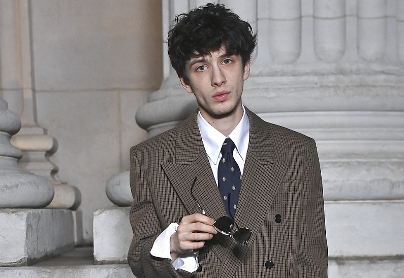 Марк Эйдельштейн замечен в компании 33-летней художницы, которая старше него на 10 лет