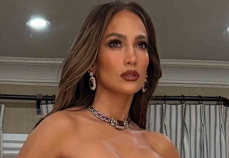 Поклонники раскритиковали внешность Дженнифер Лопес на кадрах без фильтров